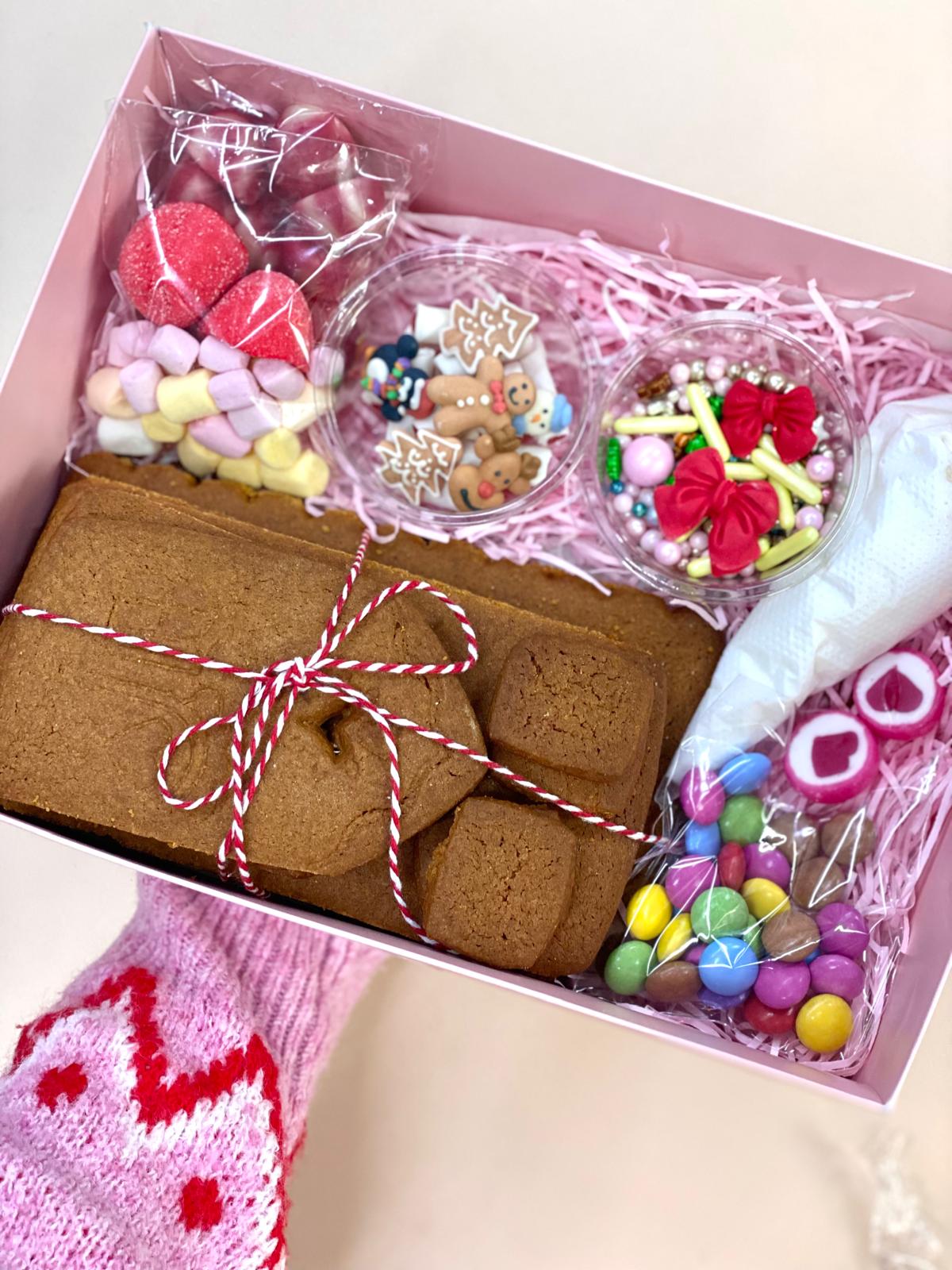 Deluxe Gingerbread House Kit